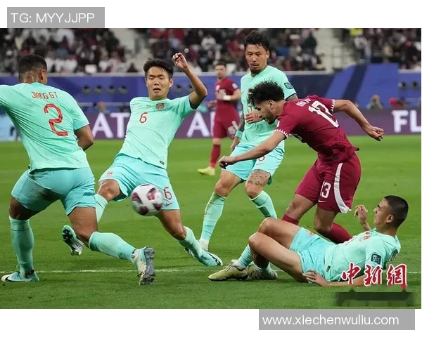 国足世预赛对阵卡塔尔全力以赴争取胜利的关键战役分析