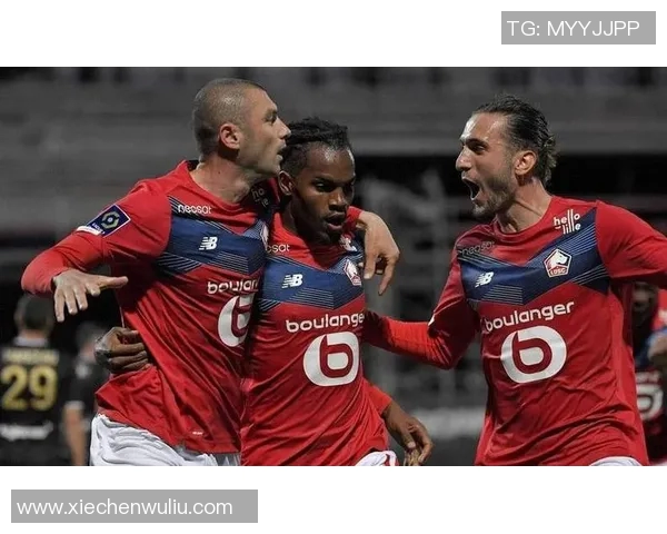 里昂与斯特拉斯堡的对决结果揭晓精彩瞬间回顾与分析